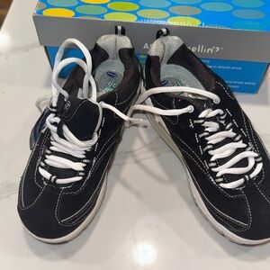 Dr Scholl’s NIB Size 7M Black and White Fitness Walking Shoes